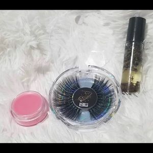 Lashes (lip balm and lip oil 100% natural)